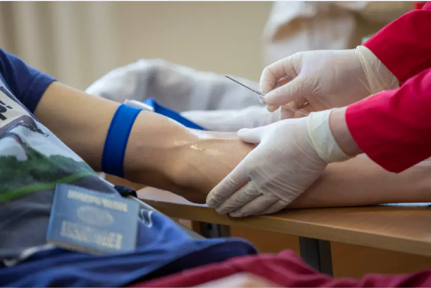 écnica aséptica durante la venopunción para extracción de hemocultivos